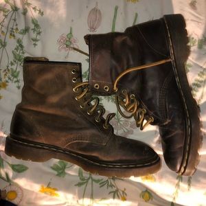Dr. Martens- lace up boot